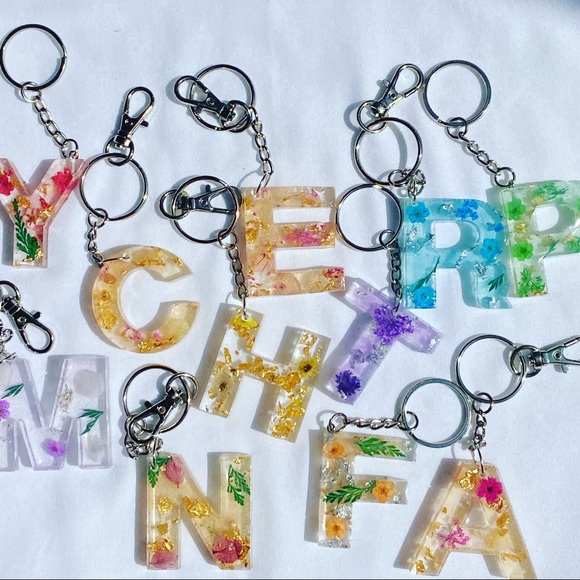 Resin Flower Keychains - Picture 4 of 5